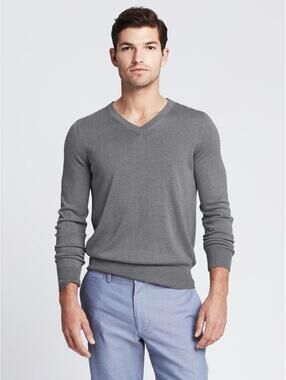 BANANA REPUBLIC Vintage Silk/Cashmere V-Neck Sweater in Charcoal Gray-Medium